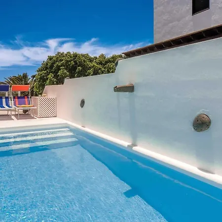 Puerto Del Carmen Sleeps 6 Air Con Wifi Villa